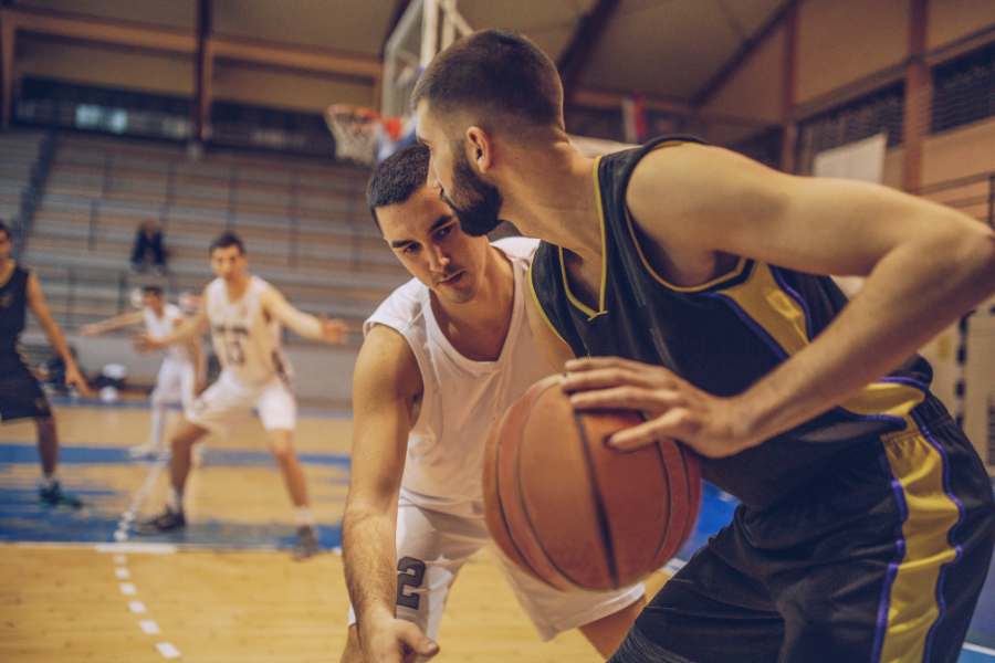 Lesiones frecuentes en el baloncesto: cómo prevenirlas según expertos